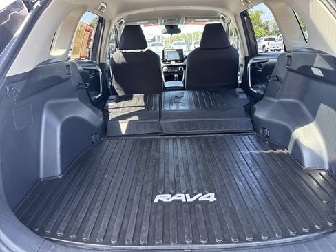 Used 2019 Toyota RAV4 LE FWD image 30