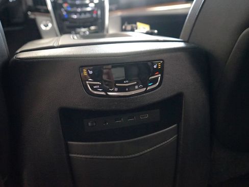 Used 2018 Cadillac Escalade Luxury AWD/4WD image 17