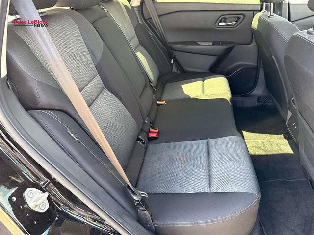 Certified 2024 Nissan Rogue SV FWD image 9