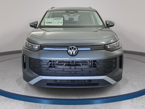 New 2026 Volkswagen Tiguan SE FWD image 2
