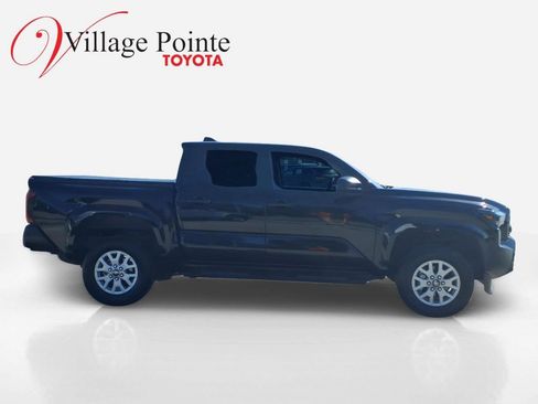 Certified 2025 Toyota Tacoma SR w/ SR Upgrade Package AWD/4WD image 4