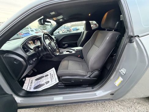 Used 2019 Dodge Challenger SXT image 32
