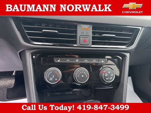 Used 2023 Volkswagen Taos SE FWD image 16