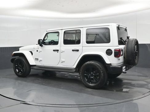 Used 2022 Jeep Wrangler Unlimited Sahara AWD/4WD image 35
