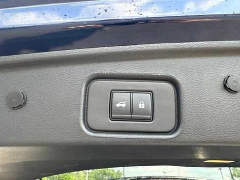 Used 2025 Nissan Pathfinder SL AWD/4WD image 25