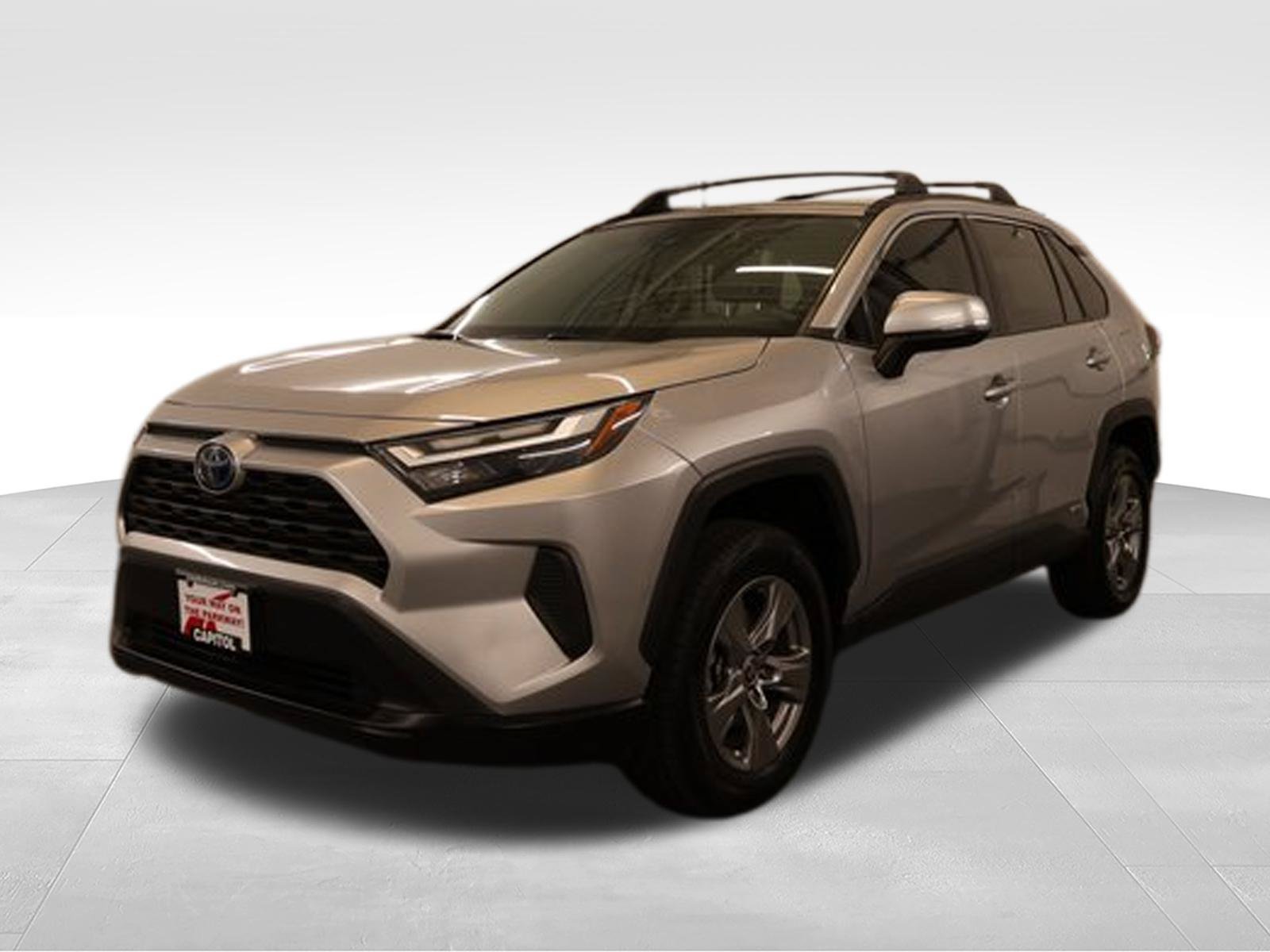 Used 2022 Toyota RAV4 XLE w/ Convenience Package AWD/4WD image 5
