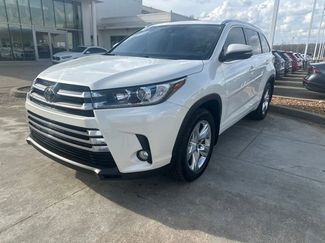 Used 2017 Toyota Highlander Limited video 1