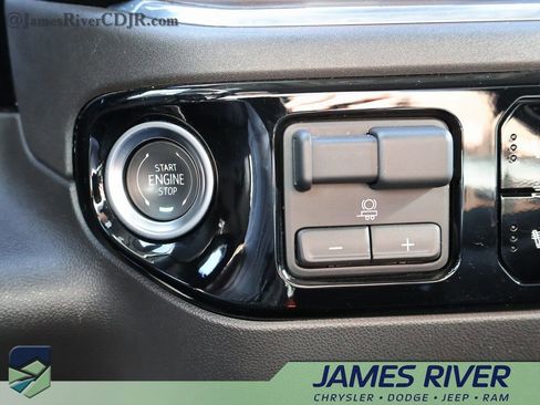 Used 2025 GMC Sierra 1500 SLT image 31