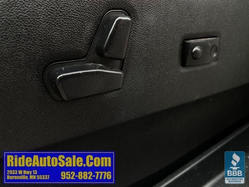 Used 2013 Chrysler Town & Country Touring-L w/ Driver Convenience Group FWD image 16
