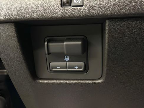 Used 2024 Chevrolet Colorado Z71 w/ Z71 Convenience Package 2 image 36