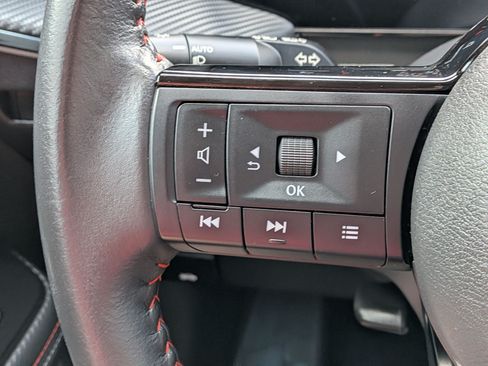 Used 2025 Nissan Kicks SR AWD/4WD image 18