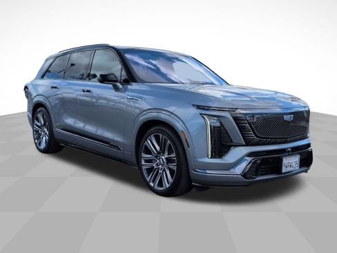 Used 2026 Cadillac Vistiq Platinum AWD/4WD image 3