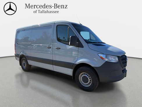 Used 2024 Mercedes-Benz Sprinter 2500 image 3