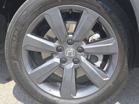 Used 2025 Honda Pilot Sport image 11