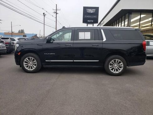 Used 2023 GMC Yukon XL SLT w/ SLT Premium Package image 7