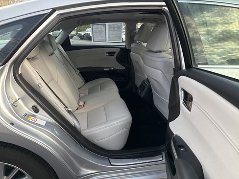 Used 2018 Toyota Avalon Limited image 10