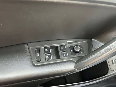 Used 2020 Volkswagen Tiguan SEL AWD/4WD image 32