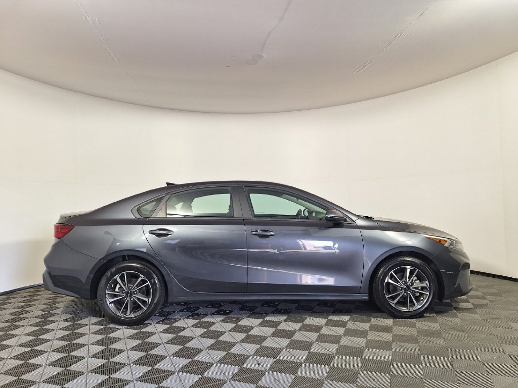 Used 2023 Kia Forte LXS w/ LXS Technology Package FWD image 4