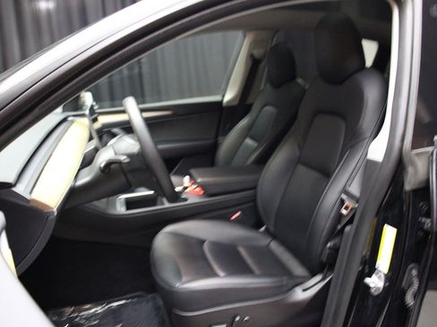 Used 2022 Tesla Model Y Long Range image 12