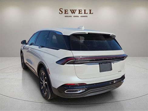 New 2026 Lincoln Nautilus Premier image 3