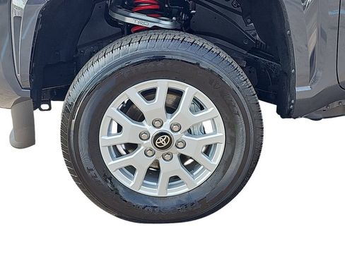 Used 2025 Toyota Tacoma SR5 AWD/4WD image 30
