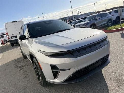 Used 2024 Jeep Wagoneer Launch Edition image 8