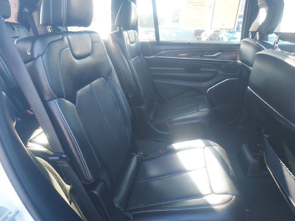 Used 2023 Jeep Grand Cherokee L Overland w/ Luxury Tech Group IV AWD/4WD image 37