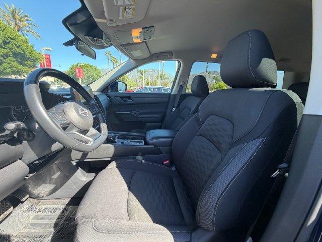 Used 2025 Nissan Pathfinder SV FWD image 32