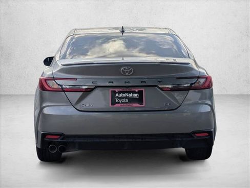Used 2025 Toyota Camry SE FWD image 6