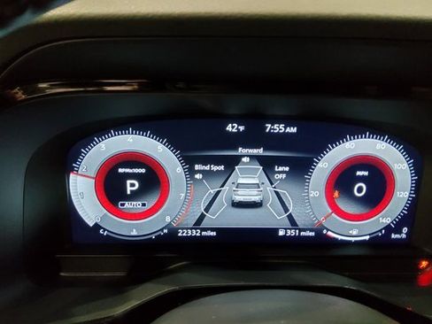 Used 2024 Nissan Pathfinder Platinum image 24