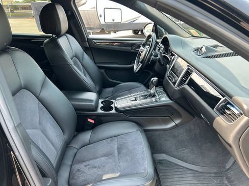 Used 2017 Porsche Macan AWD/4WD image 35