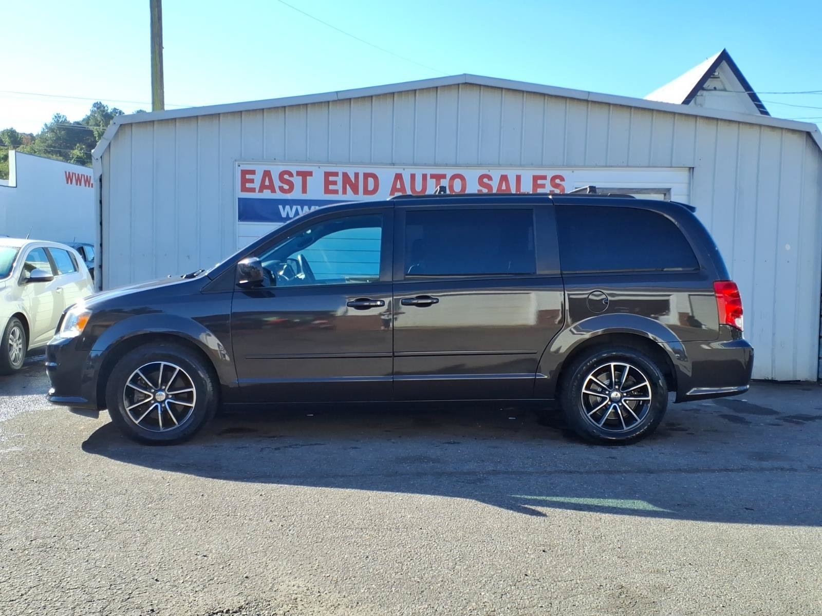 Used 2017 Dodge Grand Caravan GT FWD image 2