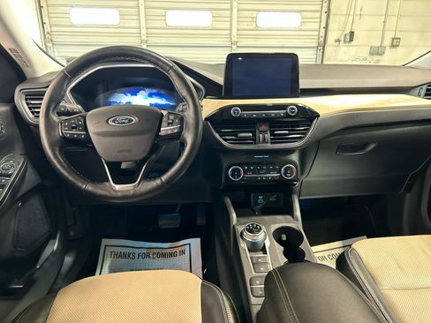Used 2022 Ford Escape Titanium w/ Titanium Elite Package AWD/4WD image 4