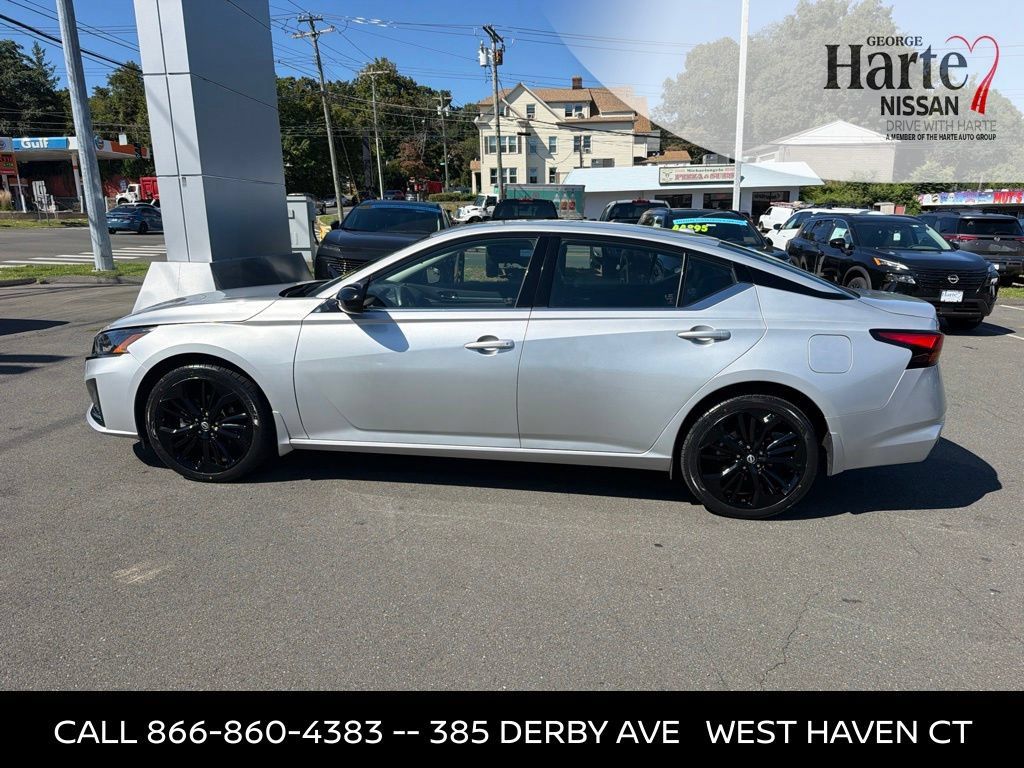 Certified 2024 Nissan Altima 2.5 SR w/ SR Premium Package AWD/4WD image 8