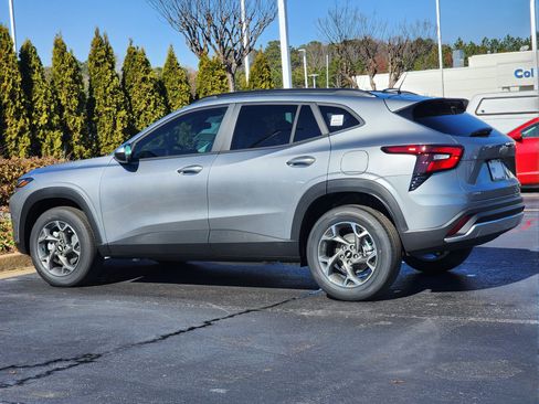 New 2026 Chevrolet Trax LT w/ Driver Confidence Package FWD image 8