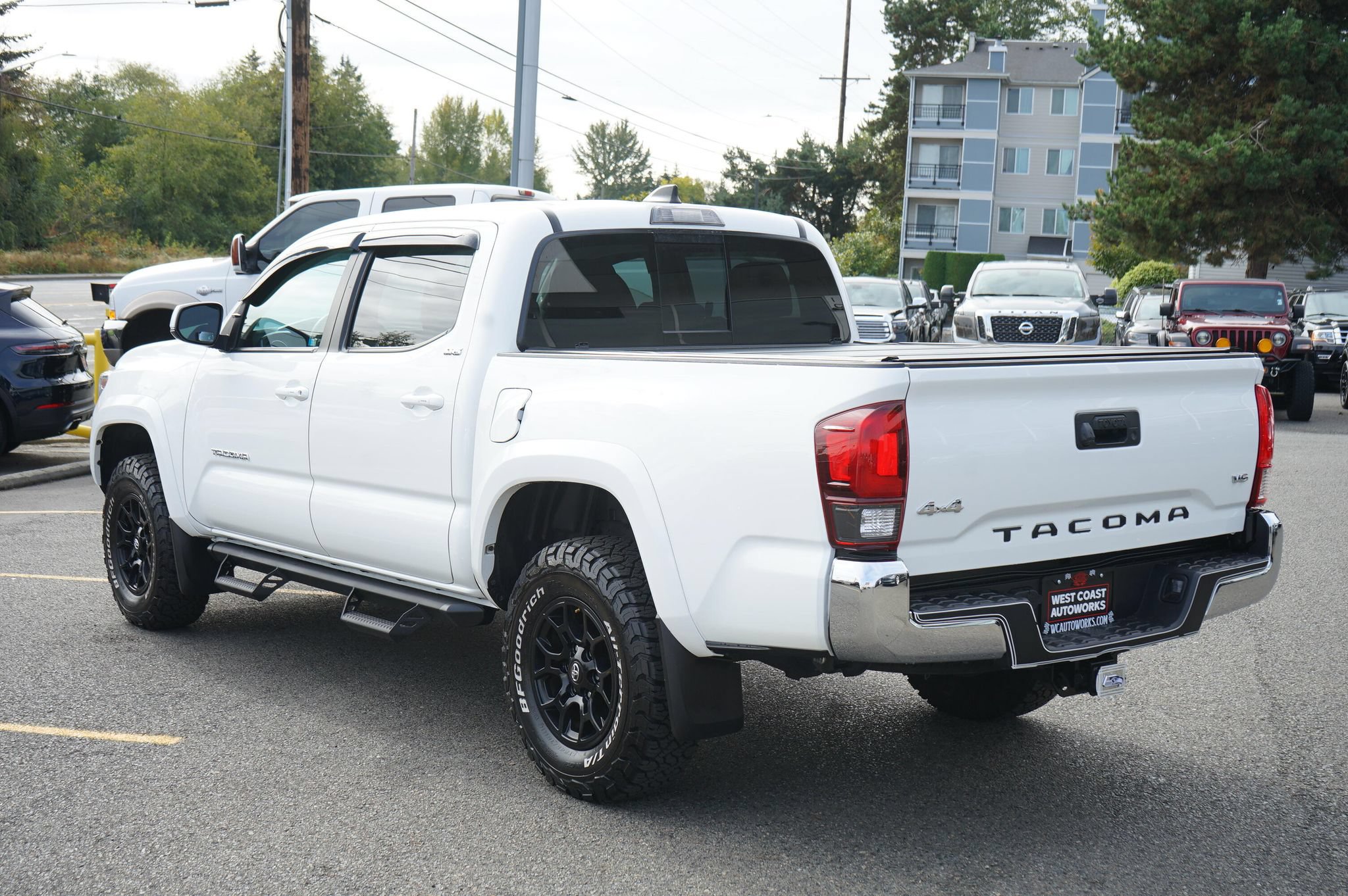 Used 2021 Toyota Tacoma SR5 AWD/4WD image 3