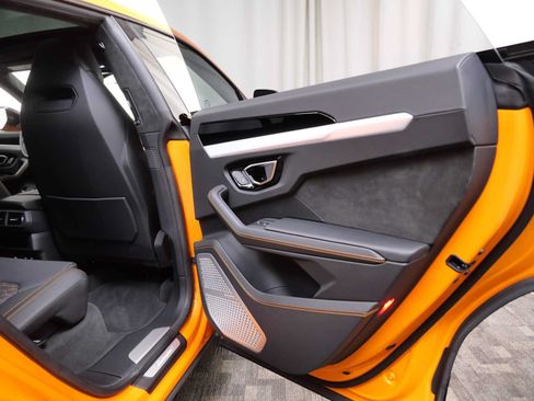 Used 2024 Lamborghini Urus S AWD/4WD image 14