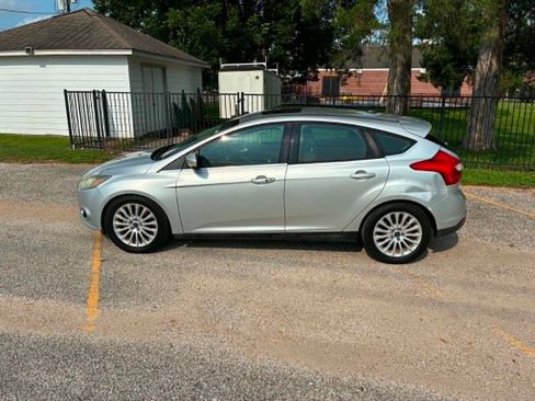 Used 2012 Ford Focus Titanium FWD image 2