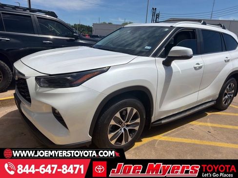 Used 2023 Toyota Highlander XLE image 1
