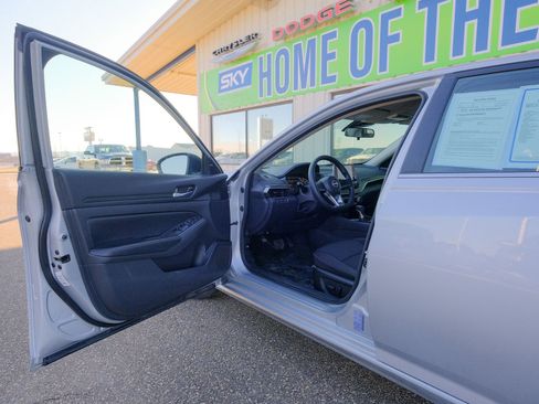 Used 2024 Nissan Altima 2.5 SV image 25