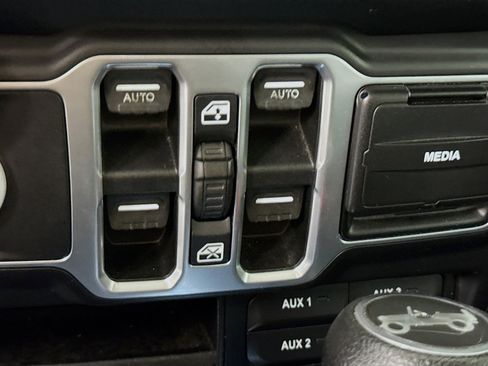 Used 2018 Jeep Wrangler Unlimited Sport S image 24