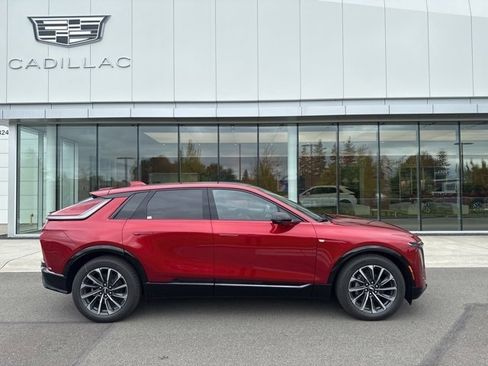 New 2025 Cadillac Lyriq Sport image 4