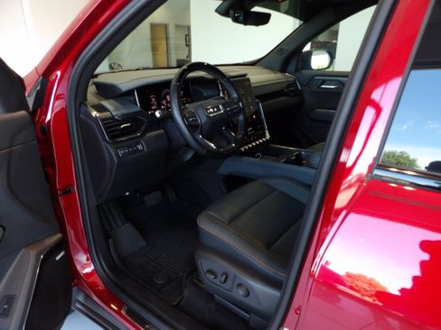Used 2024 GMC Acadia AT4 w/ Super Cruise Package AWD/4WD image 10