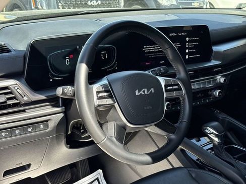 Certified 2025 Kia Telluride S FWD image 17