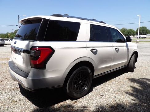 Used 2018 Ford Expedition Limited w/ Equipment Group 301A AWD/4WD image 4