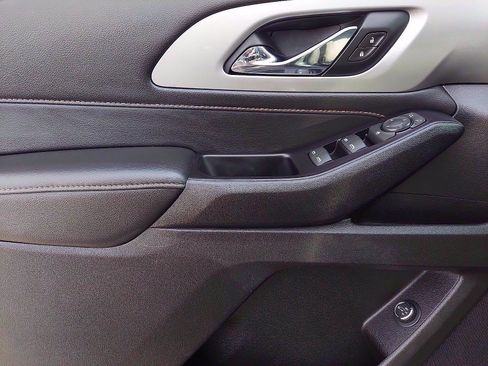 Used 2019 Chevrolet Traverse LT image 13