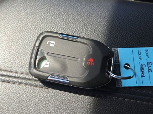 Used 2024 GMC Terrain SLE image 32