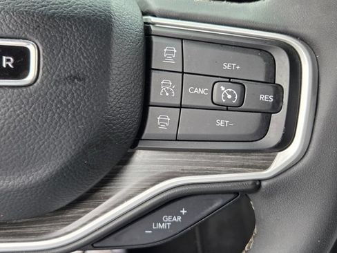 Used 2023 Jeep Wagoneer L Series III w/ Premium Group I AWD/4WD image 28