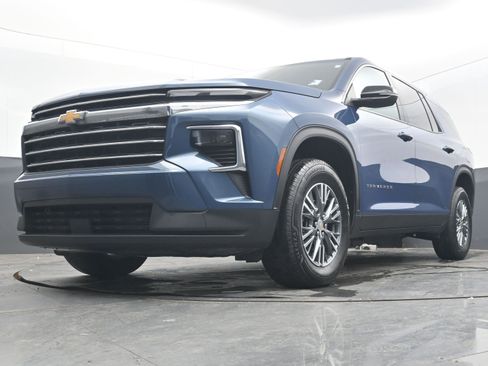 Used 2025 Chevrolet Traverse LT image 26