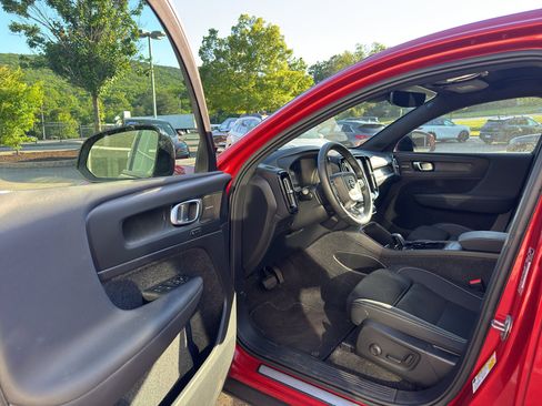 Used 2023 Volvo C40 P8 Recharge Ultimate AWD/4WD image 9